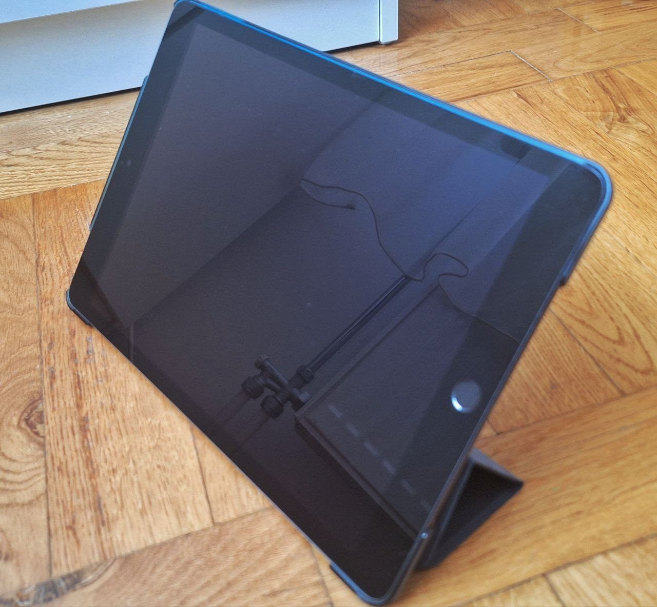 Планшет и клавиатура со стилусом Apple iPad 9-го поколения, 64 ГБ