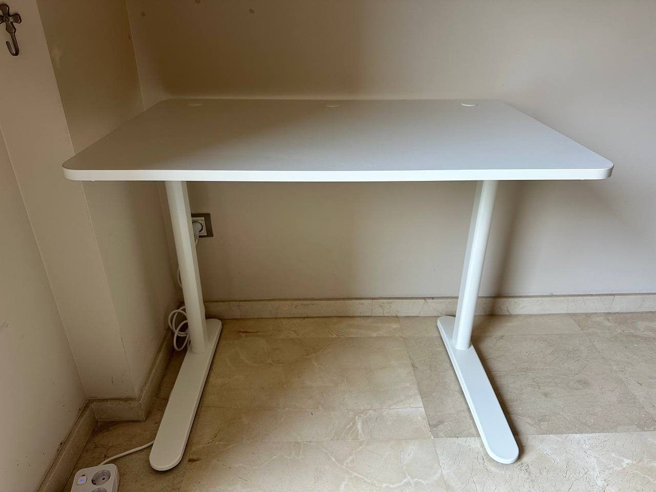 Стол IKEA Relatera, 90x60 см
