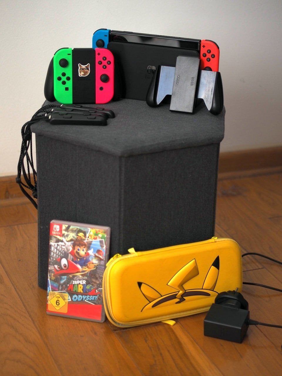 Игровая приставка Nintendo Switch OLED, в комплекте с играми