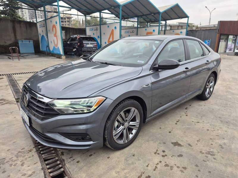 Автомобиль Volkswagen Jetta, 2021 год