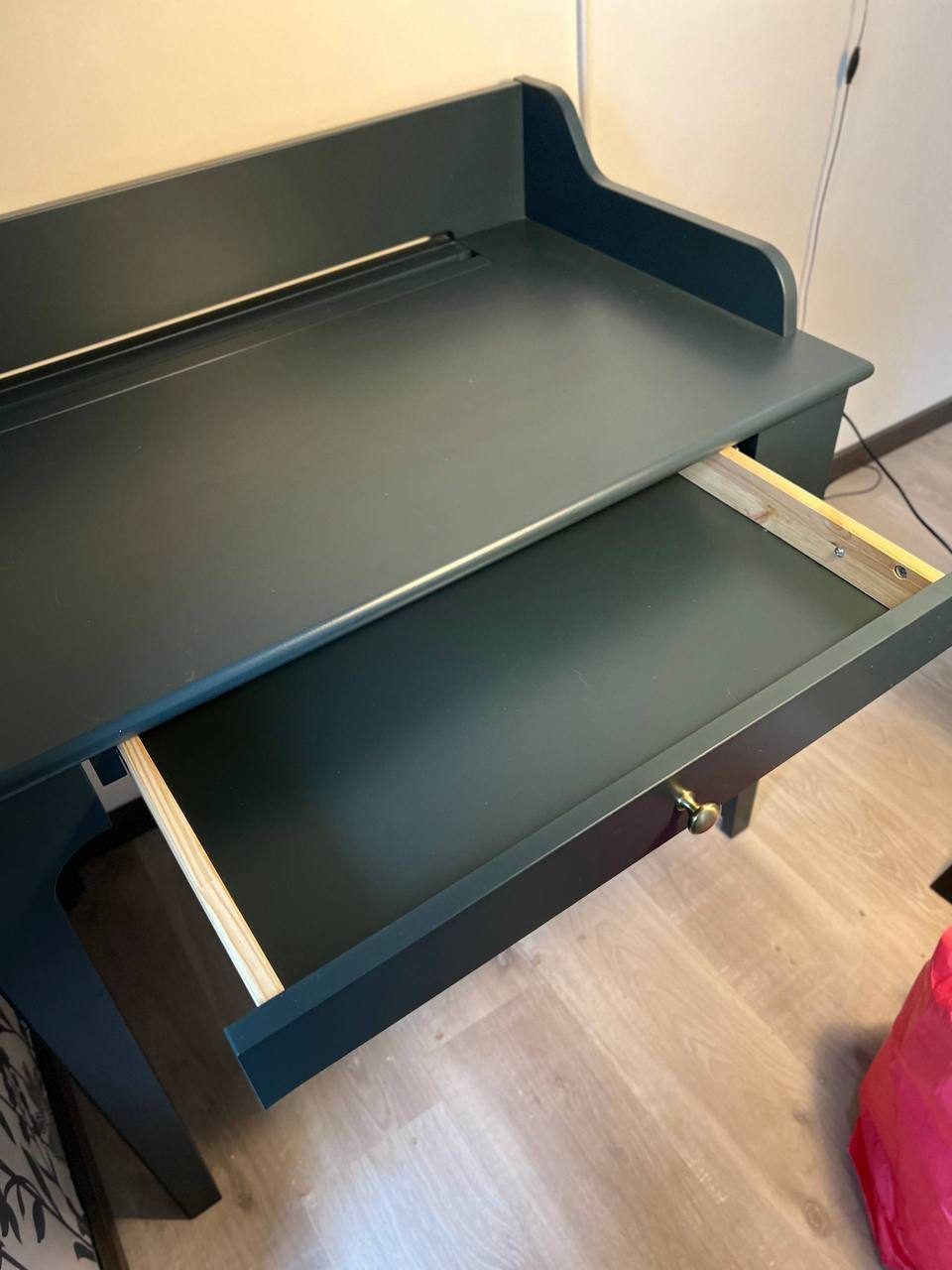 Столик IKEA LOMMARP, сине хвойно зеленого цвета