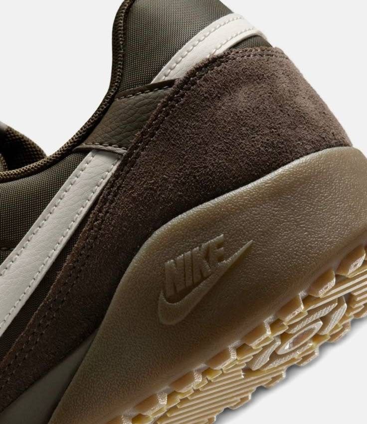 Кроссовки NIKE, размер 42.5