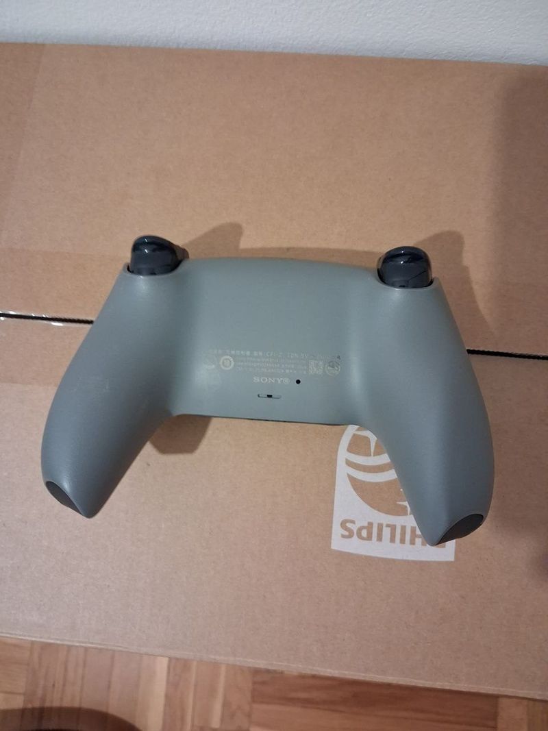 Джойстик для ps5 оригинальный состояние идеальное. В пользовании около месяца. Б