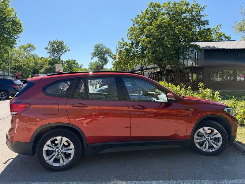 Автомобиль BMW X1, 2021