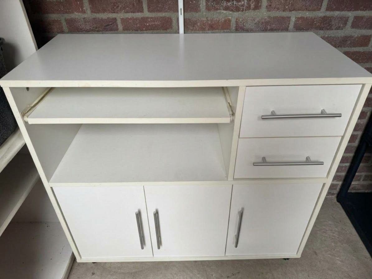 Компьютерный стол IKEA Алмере