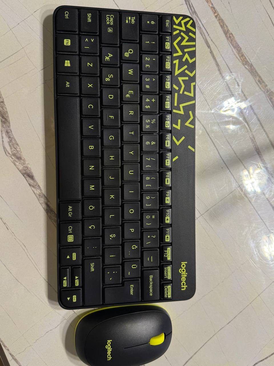 Клавиатура с мышкой Logitech
