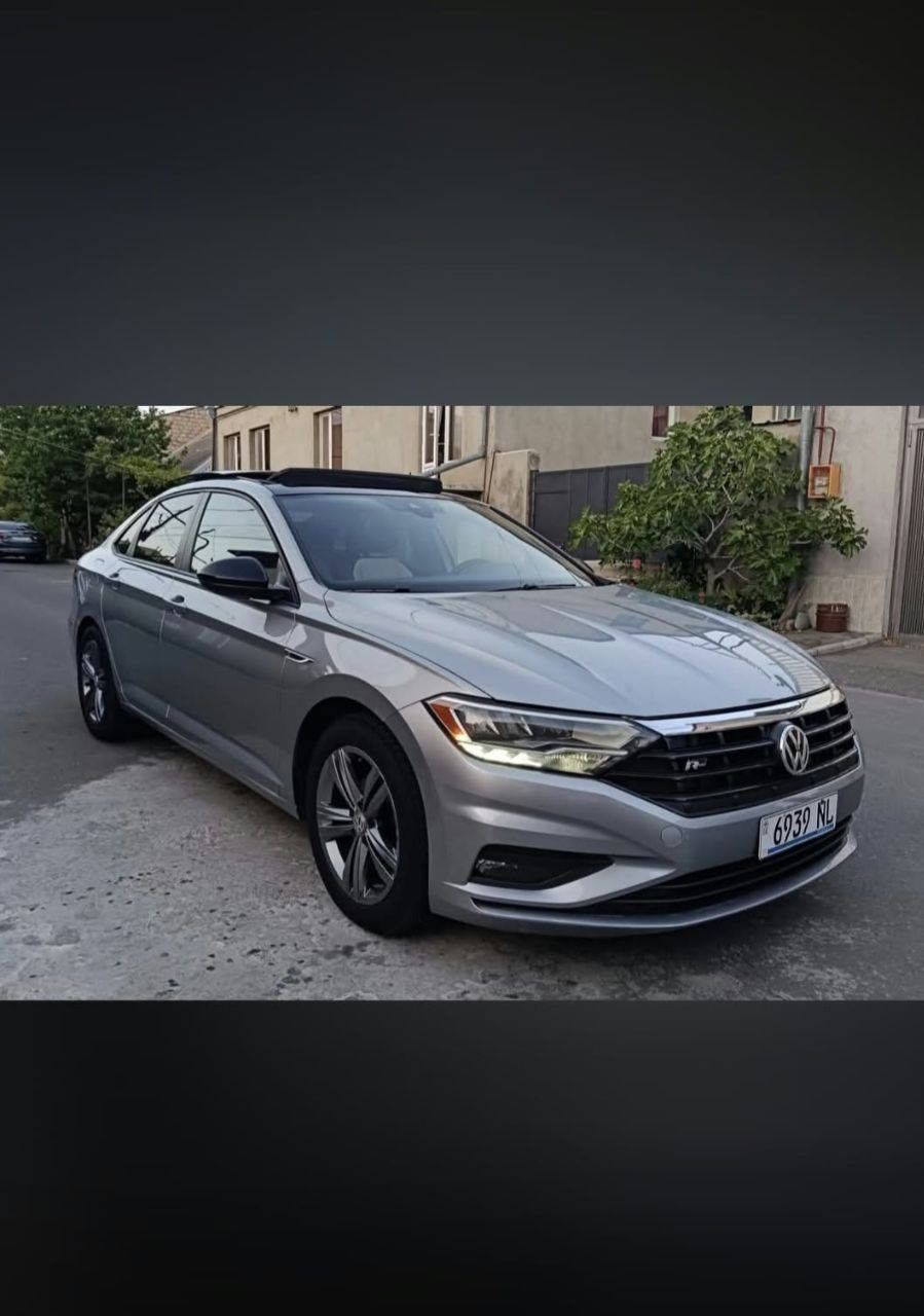 Автомобиль Volkswagen R-Line, 2020