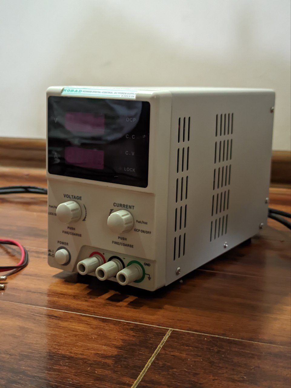 Лабораторный блок питания Korad KD3005D, 30V 5A 150W