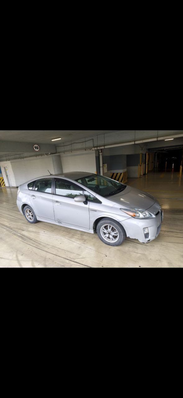 Автомобиль Toyota Prius