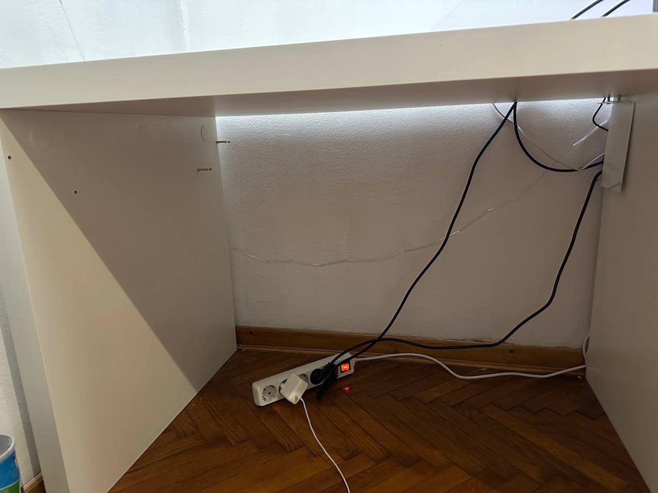 Письменный стол IKEA MALM, 140×65 см
