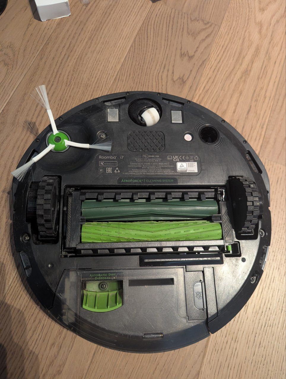 Робот-пылесос iRobot Roomba i7+ (Plus), со станцией самоочистки
