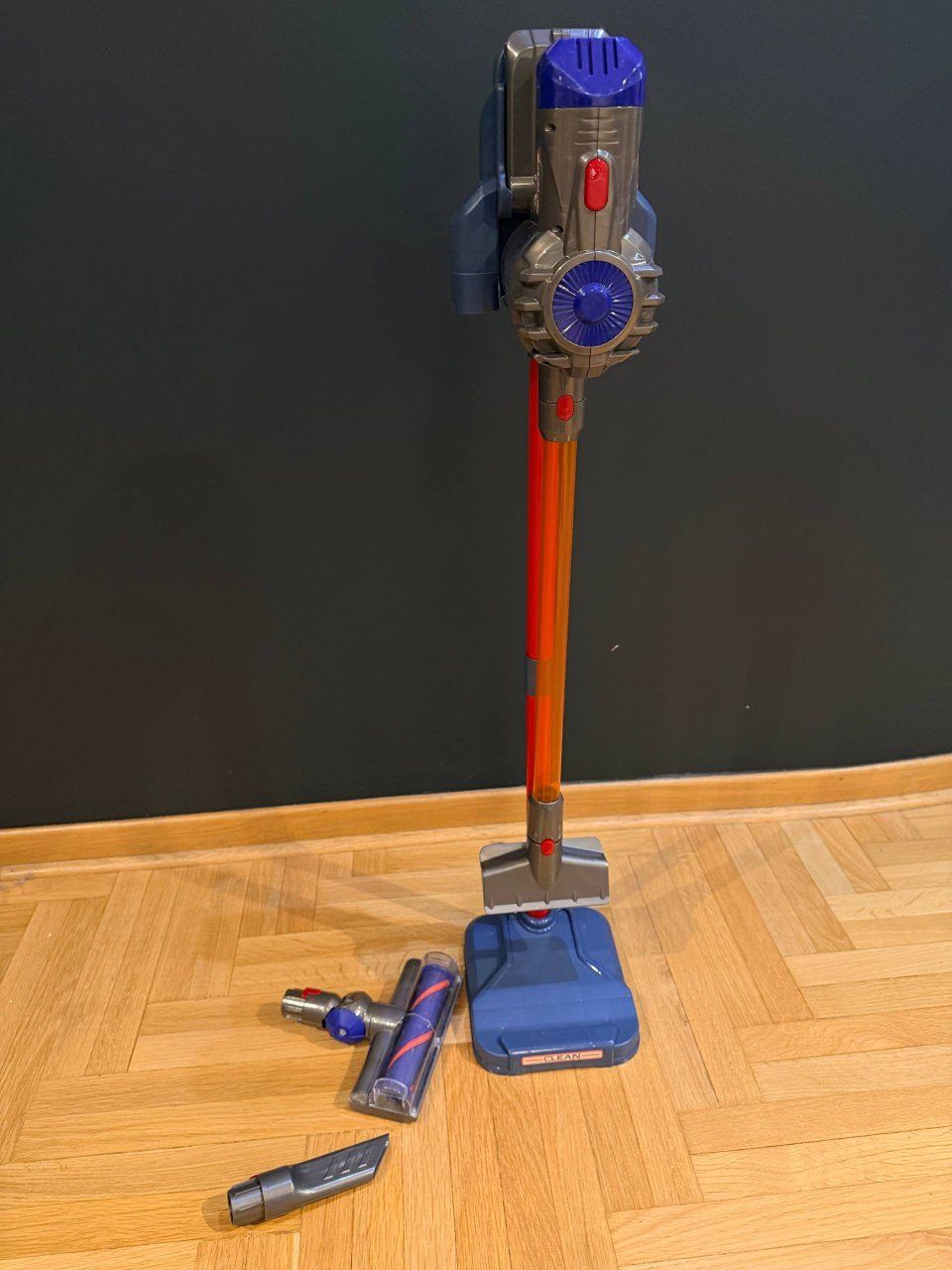 Детский пылесос и игрушки Dyson