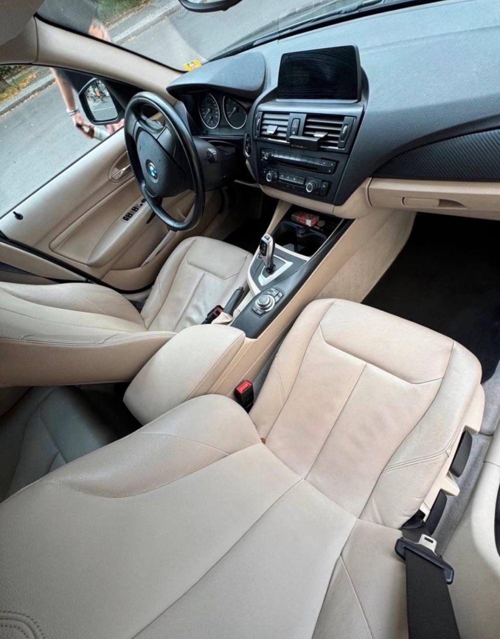 Автомобиль BMW 116i, F20