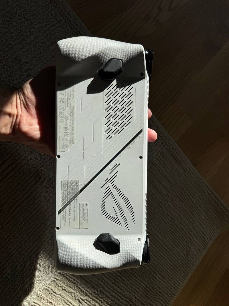 Игровая приставка ROG Ally Z1 Extreme, 1 ТБ