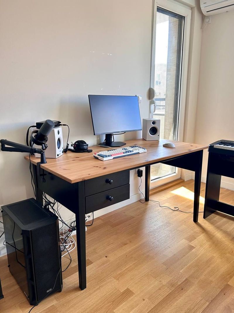 Стол IKEA, 140x70 см