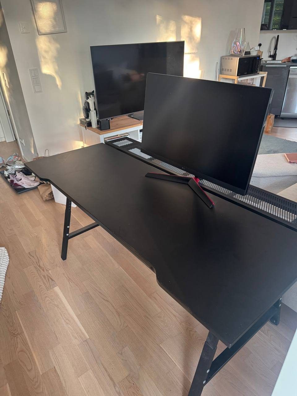 Компьютерный стол IKEA UTESPELARE