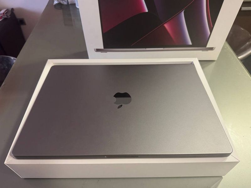 Macbook Pro SG 16-inch M2 A2780, 12C cpu, 19C gpu, 32gb, 512 gb ssd, US kb.