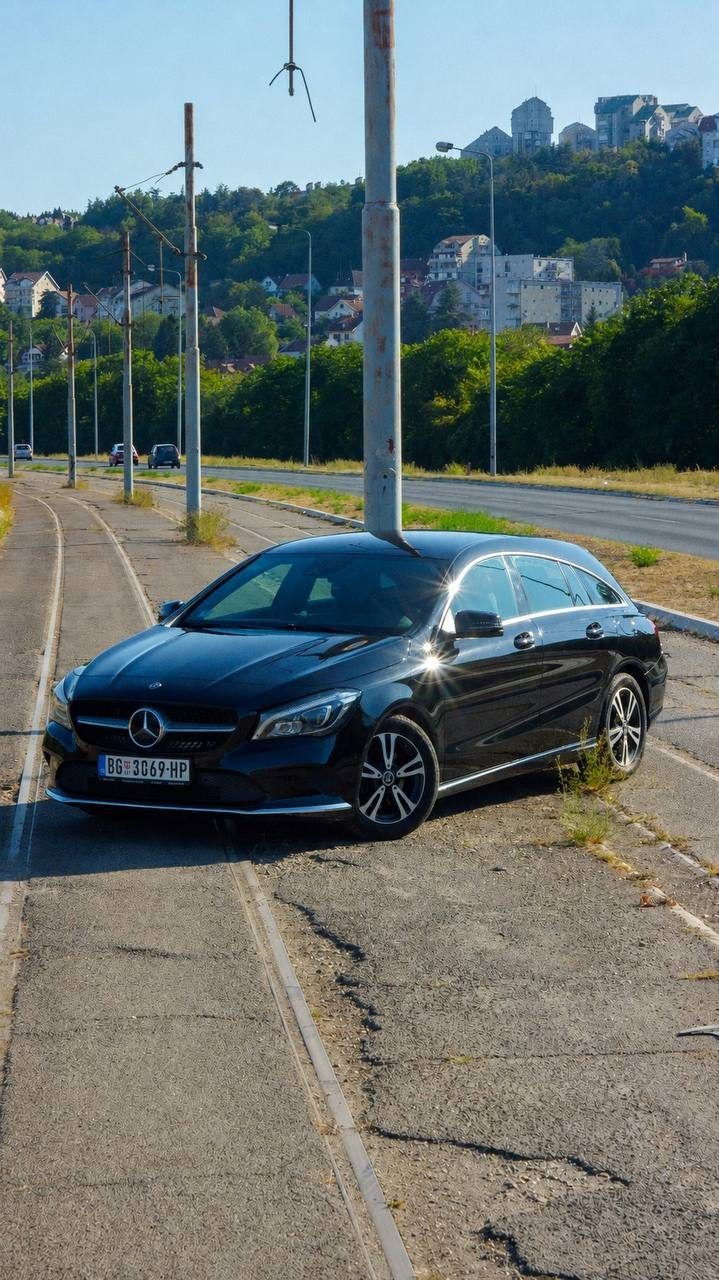 Автомобиль Mercedes CLA 180 Shooting Brake, 2017 год