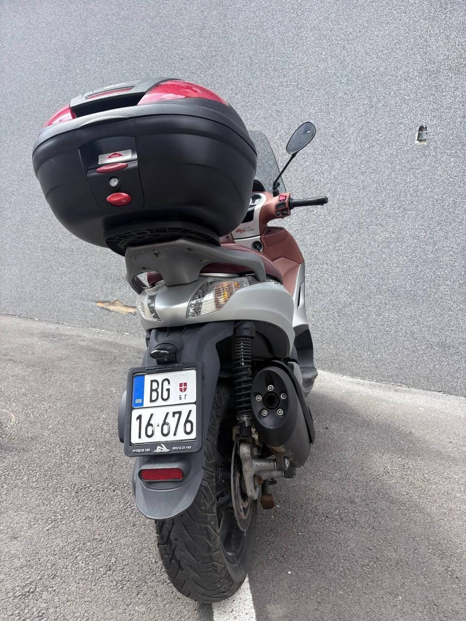 Piaggio Beverly )