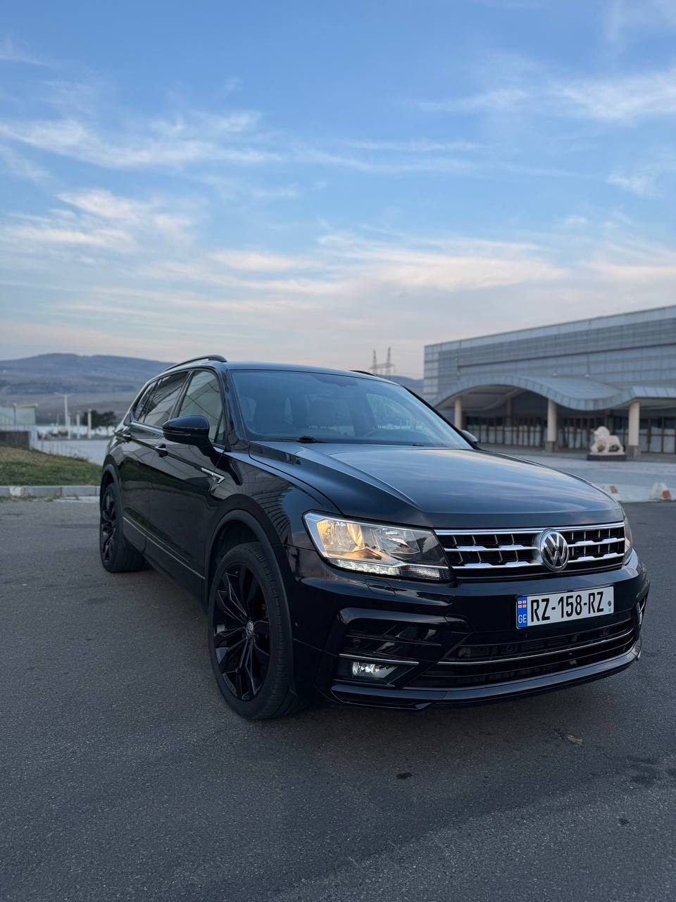 Автомобиль Volkswagen Tiguan, 2021