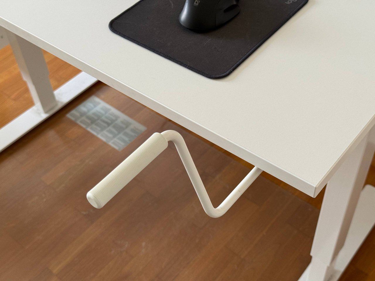 Рабочий стол IKEA TROTTEN, 120х70 см