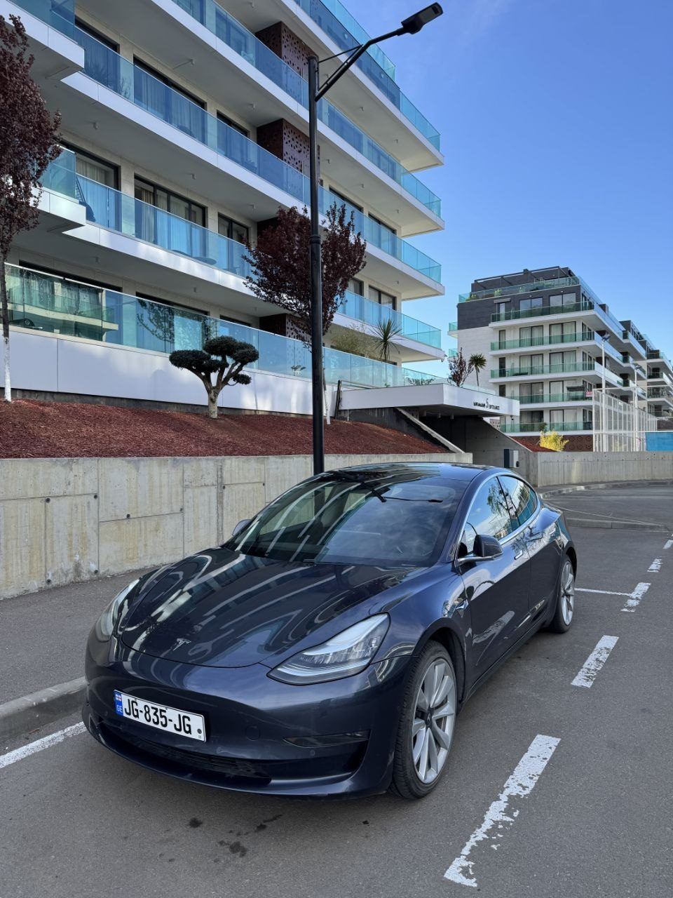 Электромобиль Tesla Model 3, 2019 год