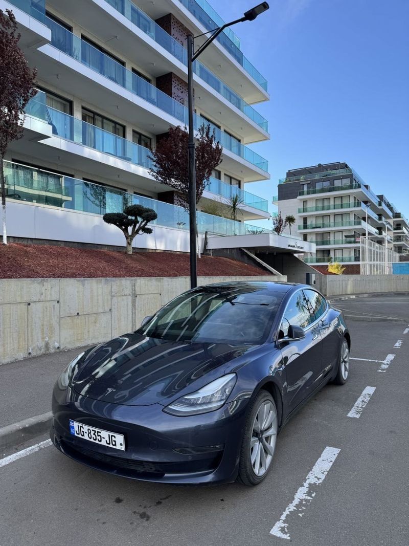 Электромобиль Tesla Model 3, 2019 год