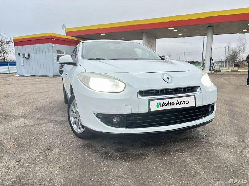 Автомобиль Renault Fluence, 2011 года