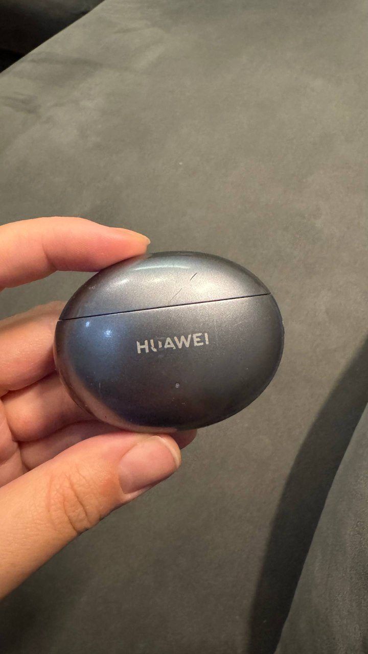 Кейс и наушник Huawei FreeBuds 4i