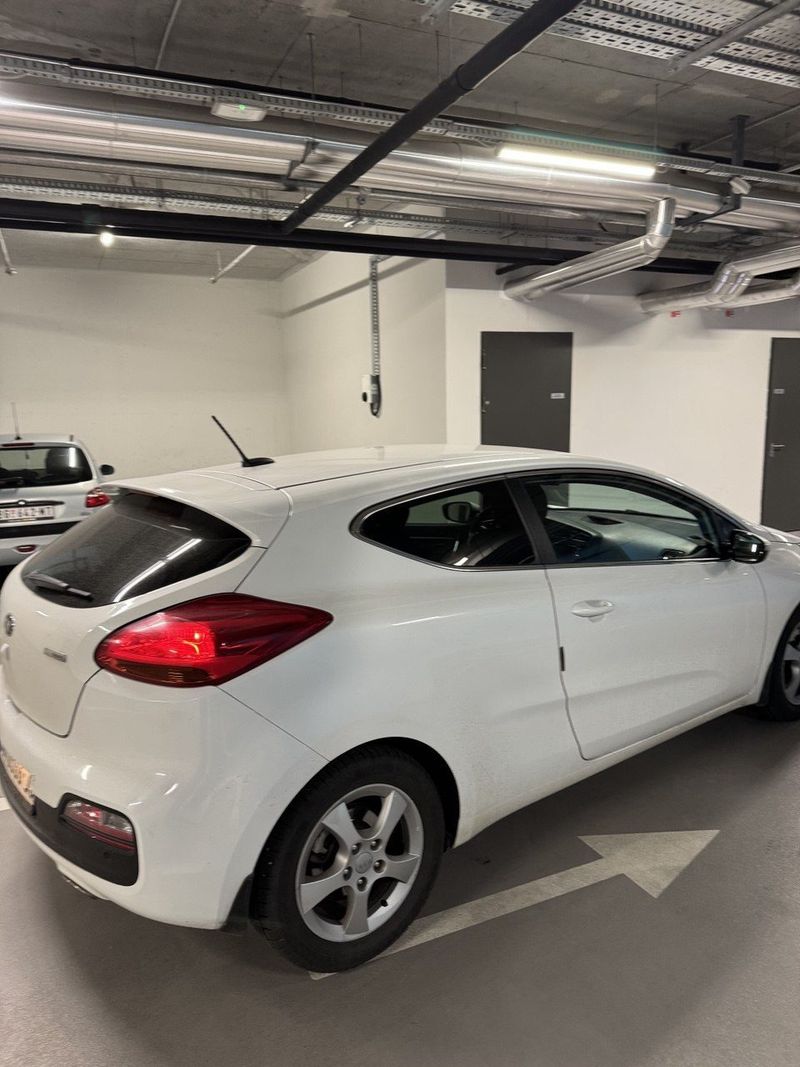 Автомобиль KIA CEE’D, 2014 год