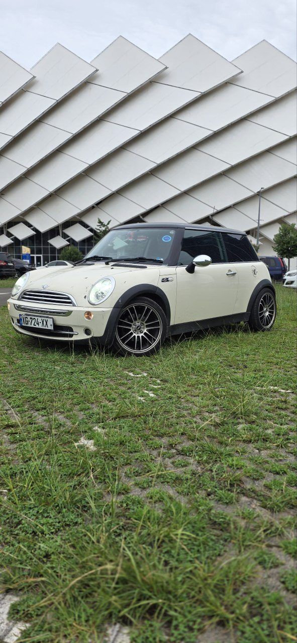 Автомобиль Mini Cooper, 2004