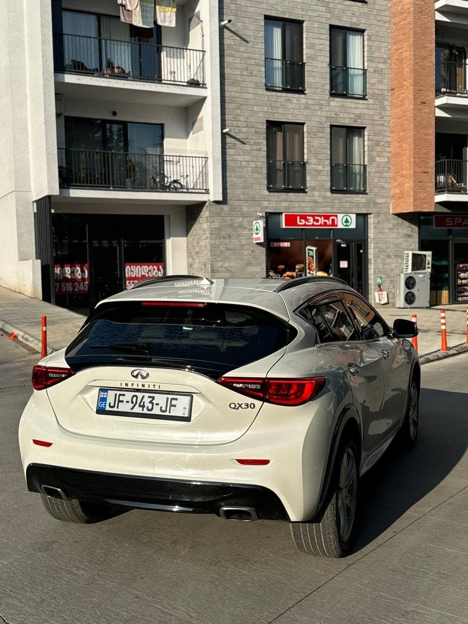 Автомобиль Infinity QX30, 2017 год