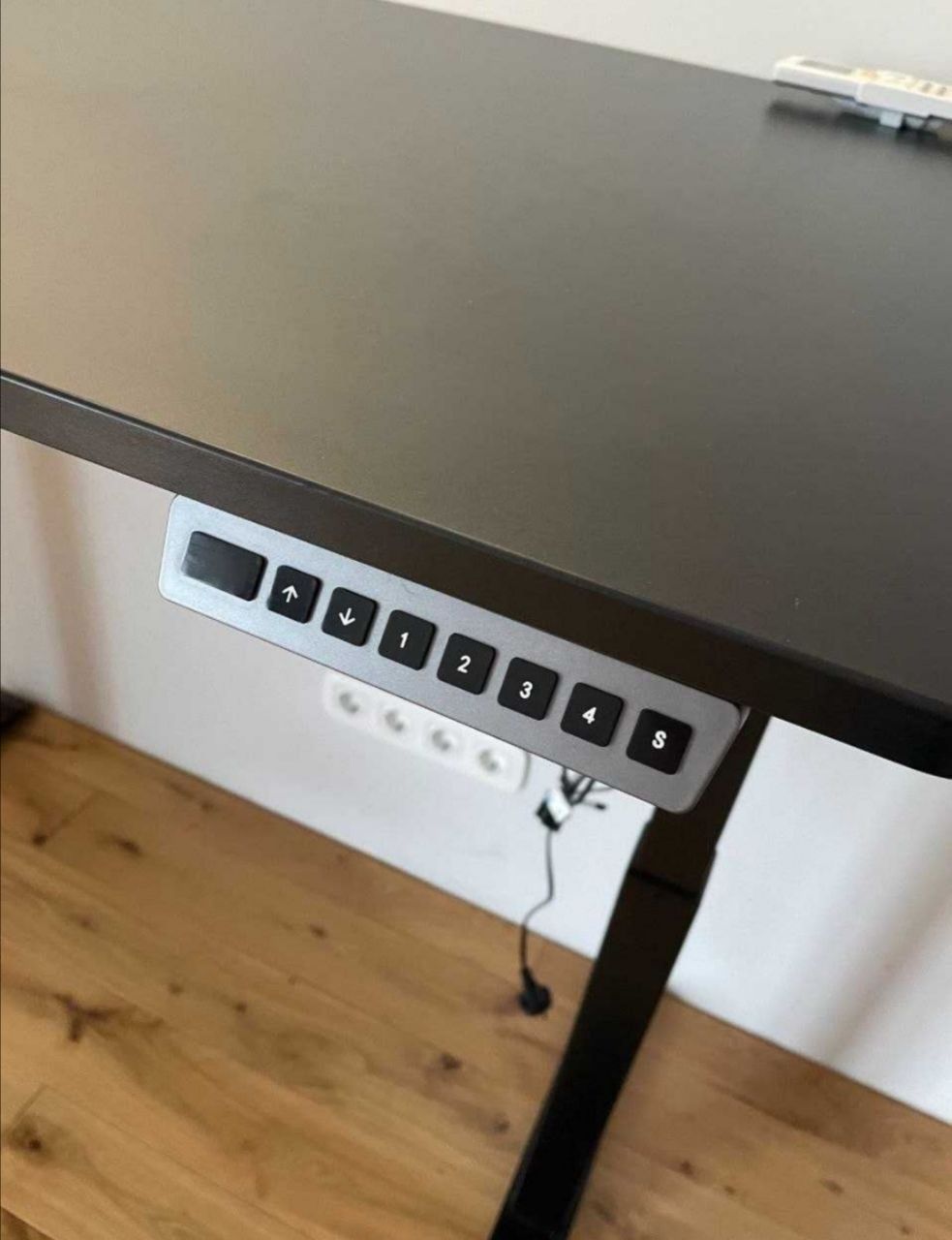 Стол Е-TABLE, с регулировкой высоты