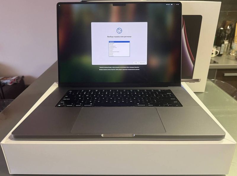 Macbook Pro SG 16-inch M2 A2780, 12C cpu, 19C gpu, 32gb, 512 gb ssd, US kb.