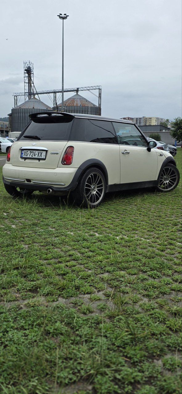 Автомобиль Mini Cooper, 2004