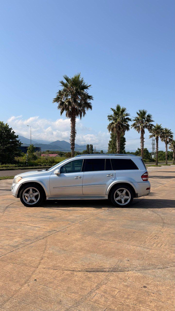 Mercedes-Benz GL550 AMG — просторный 7-местный внедорожник, комфортная езда и по
