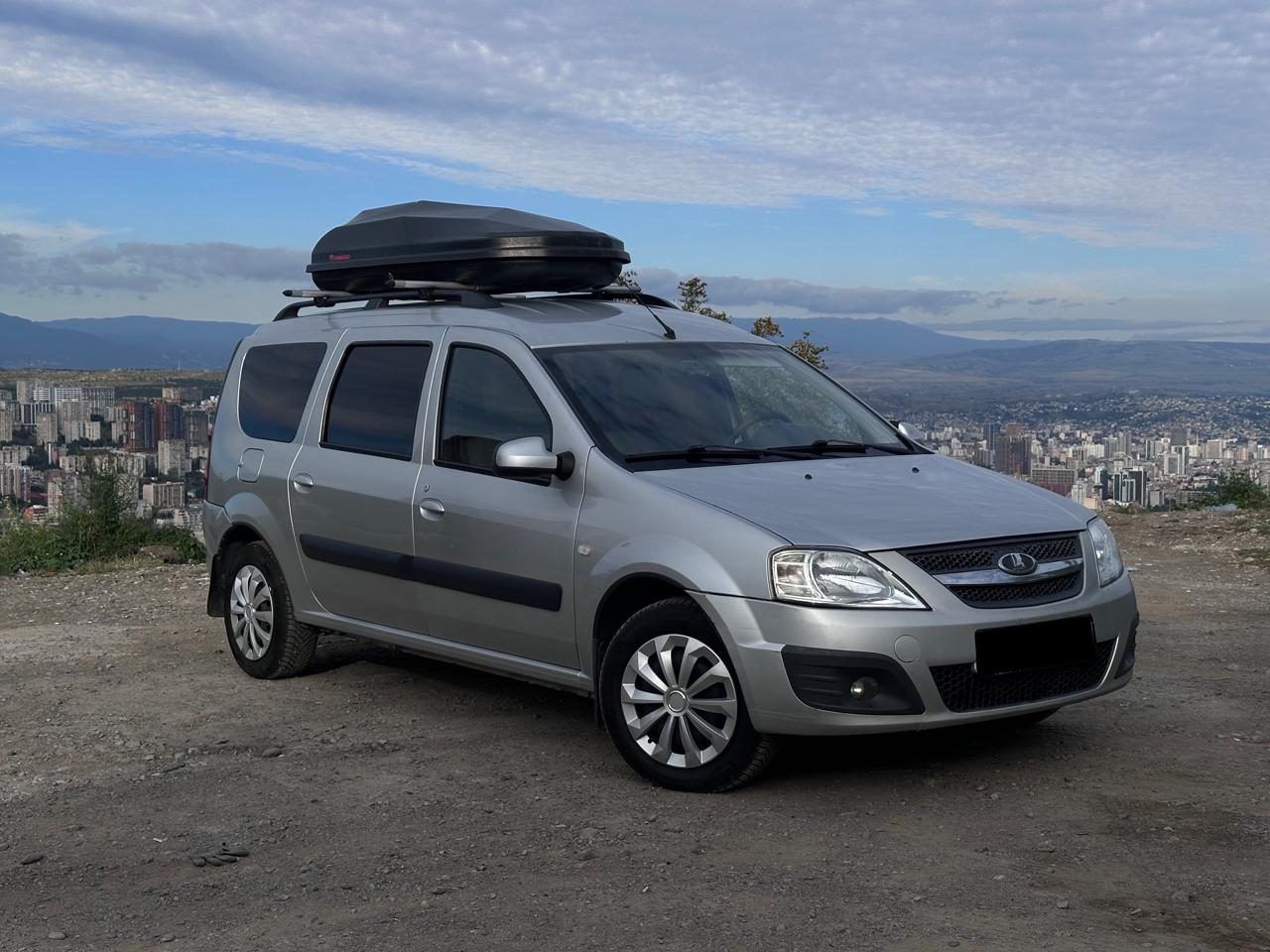 Автомобиль Lada Largus, 2013 год