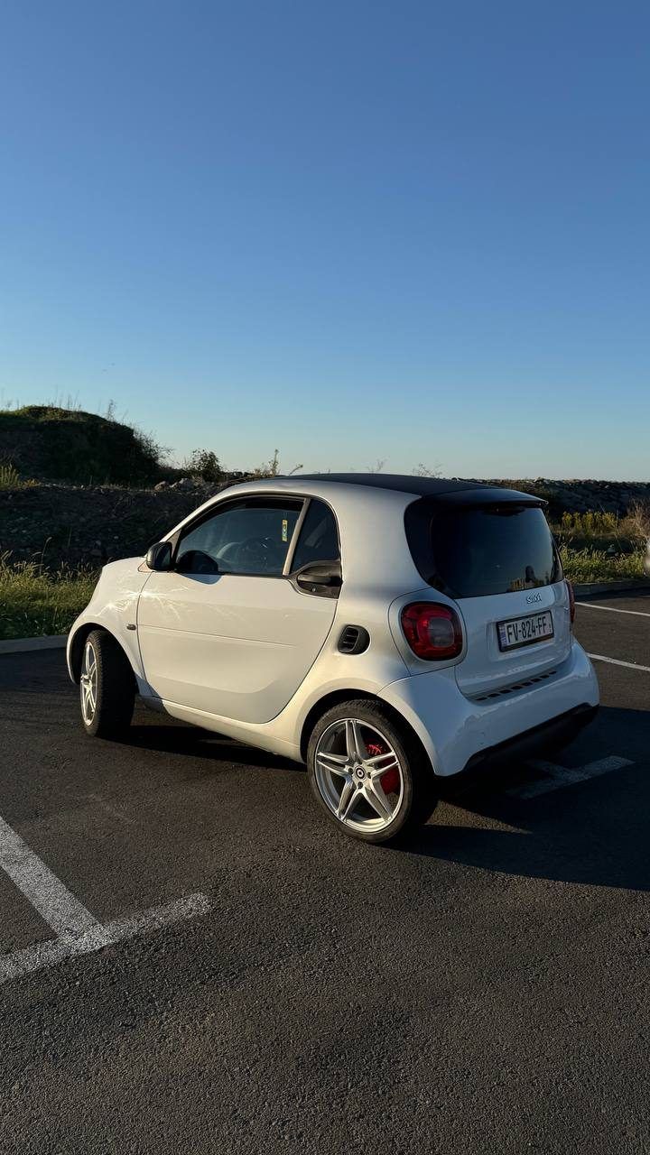 Автомобиль Smart Fortwo, 2016