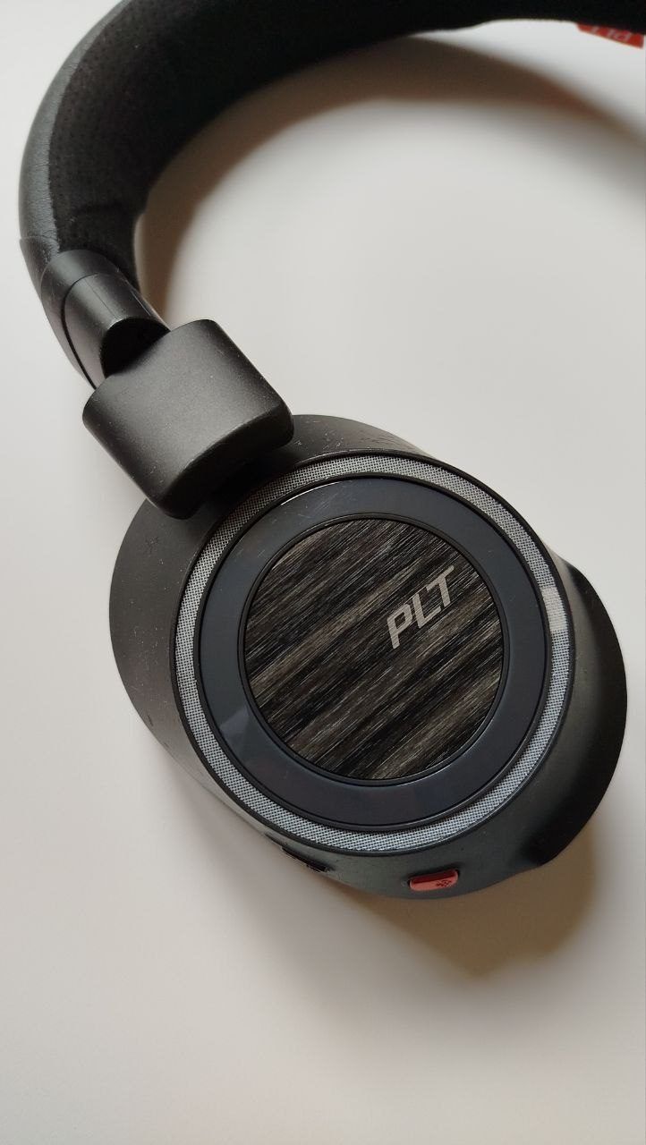 Наушники Plantronics Voyager 8200UC