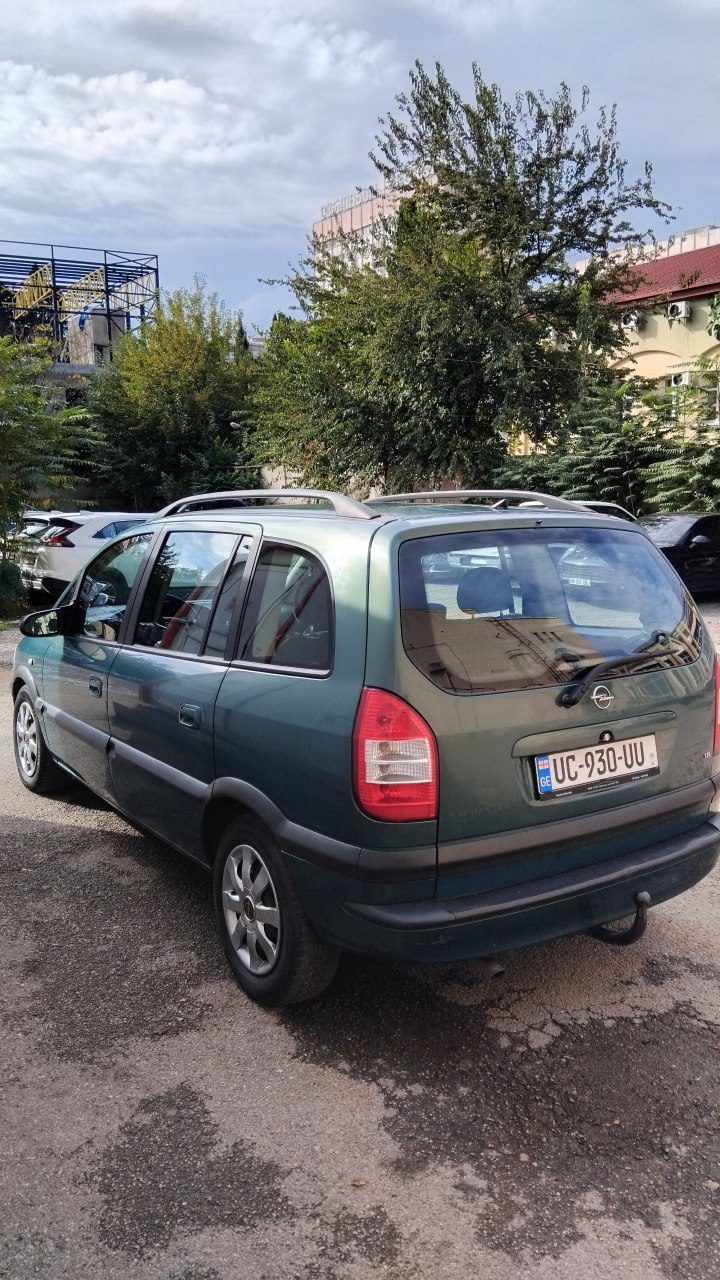 Автомобиль Opel Zafira A Elegance, 2003