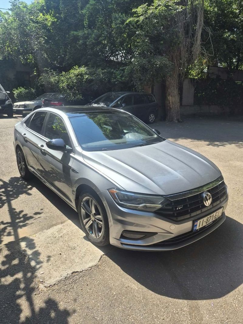 Автомобиль Volkswagen R-Line, 2020
