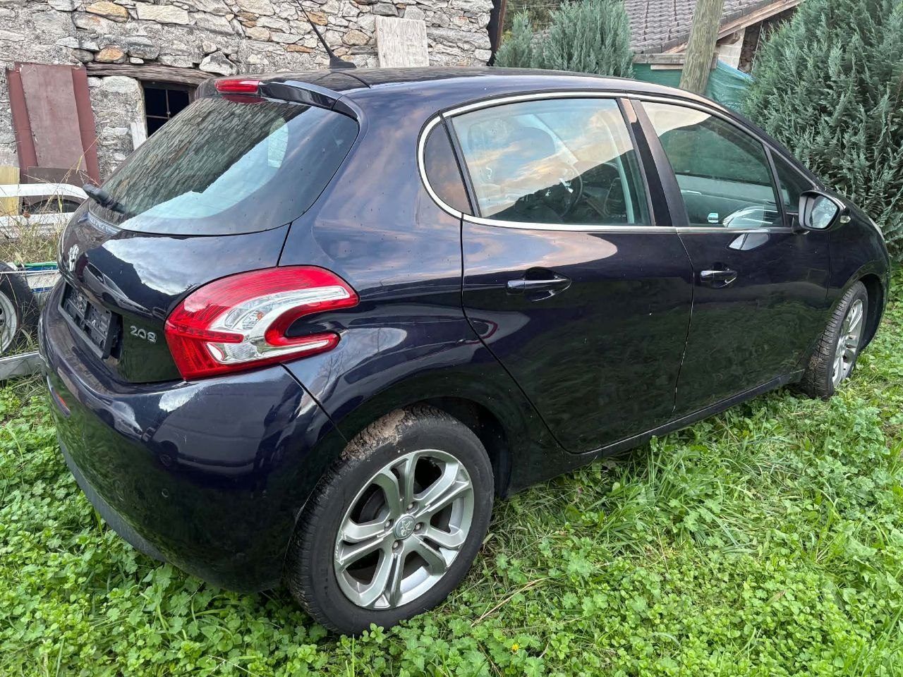 Автомобиль PEUGEOT 208, 2015
