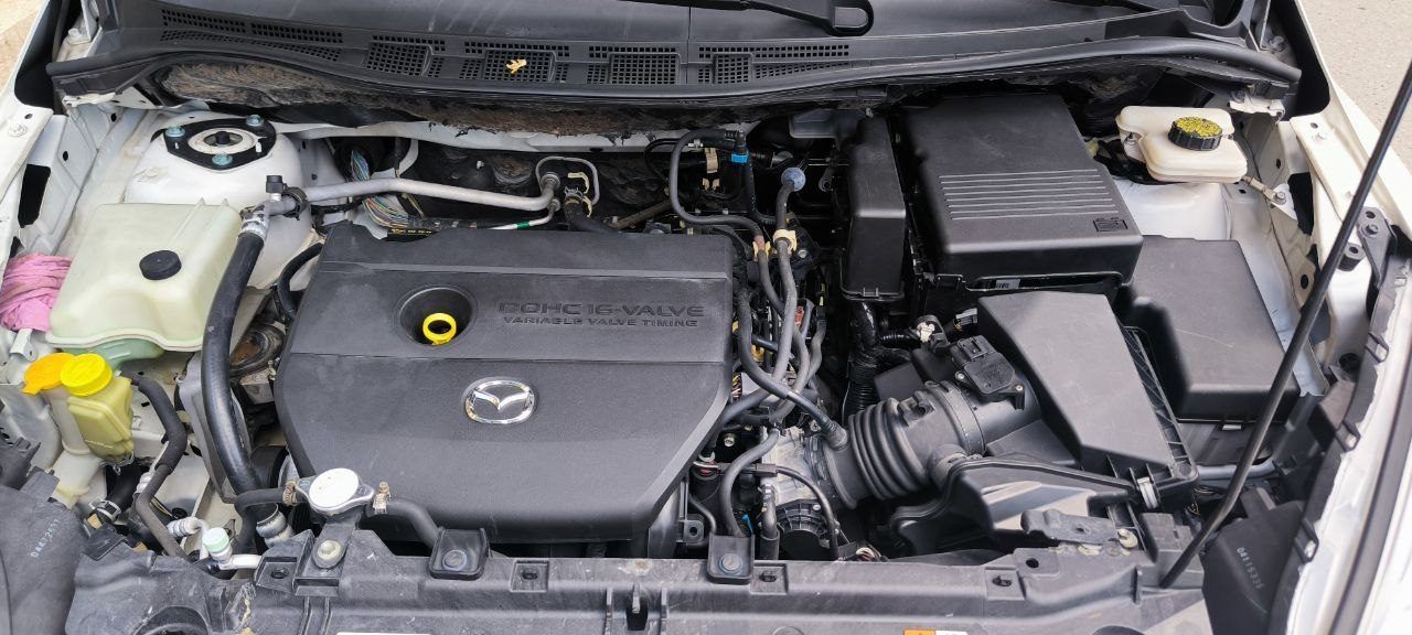 Автомобиль Mazda 5, 2012