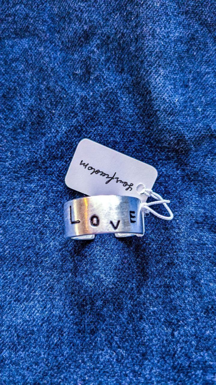 Серебряное кольцо Love, размер 17,5