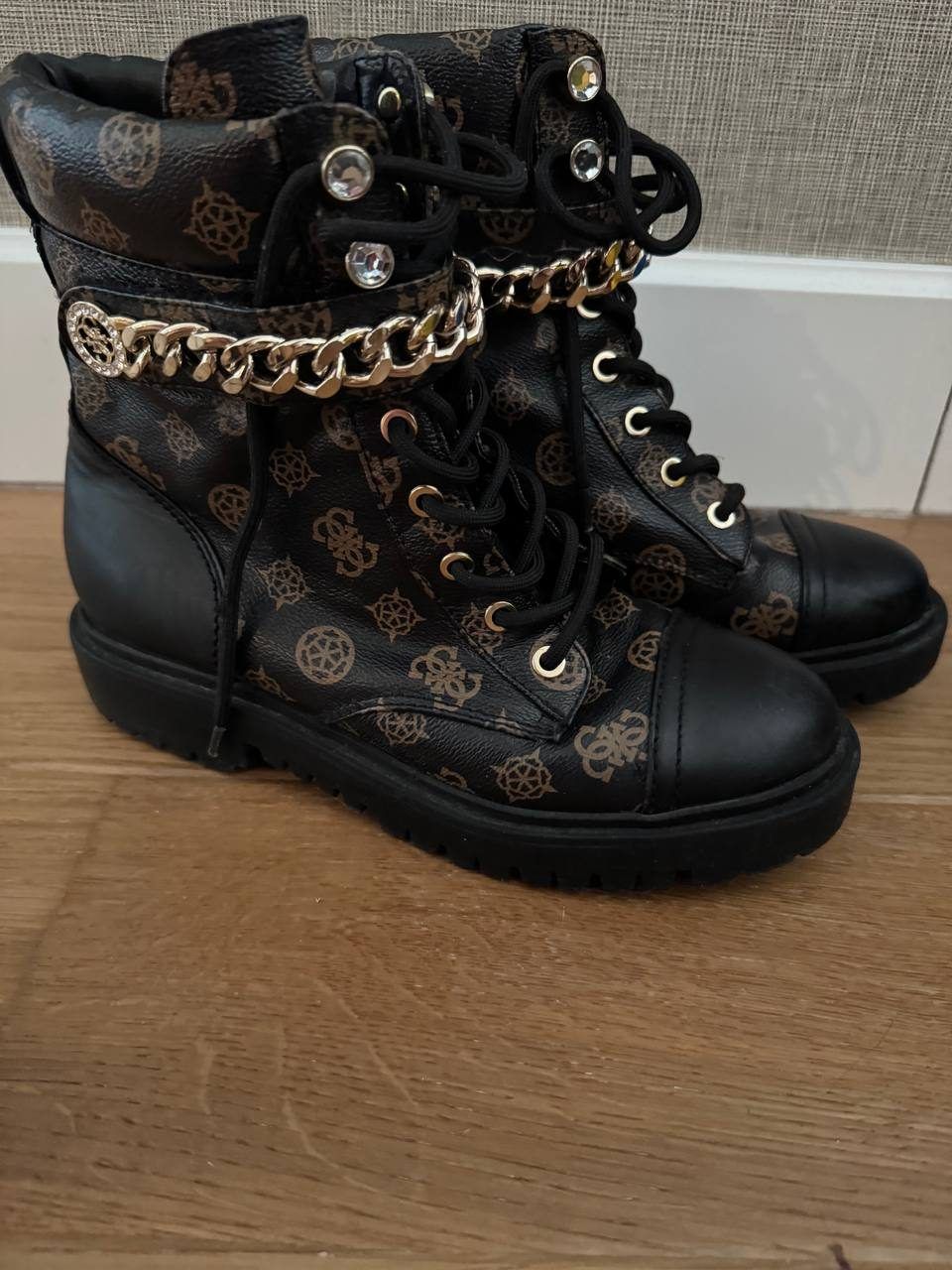 Ботинки Guess, размер 38