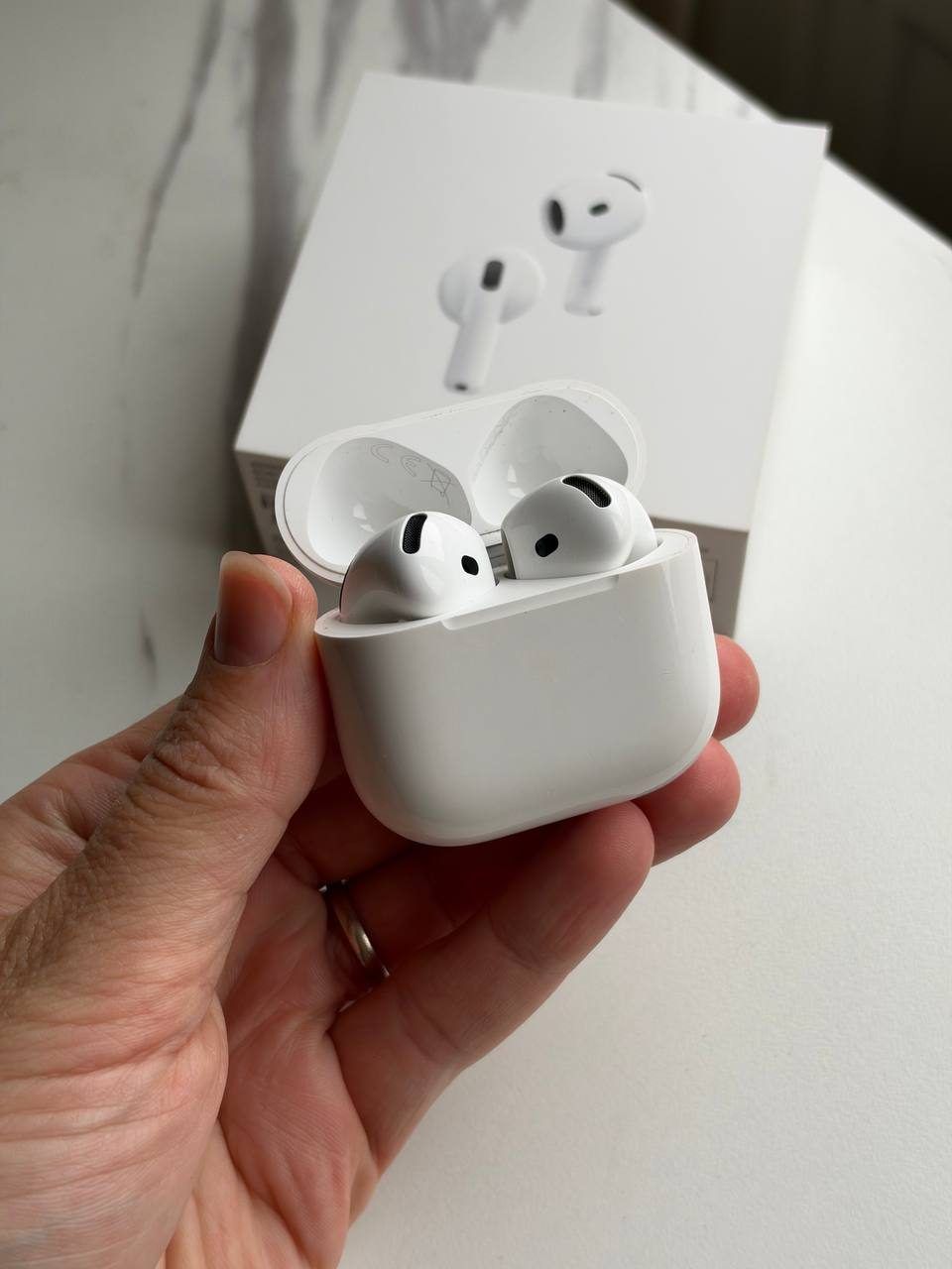 Наушники Apple AirPods 4, с кейсом magsafe