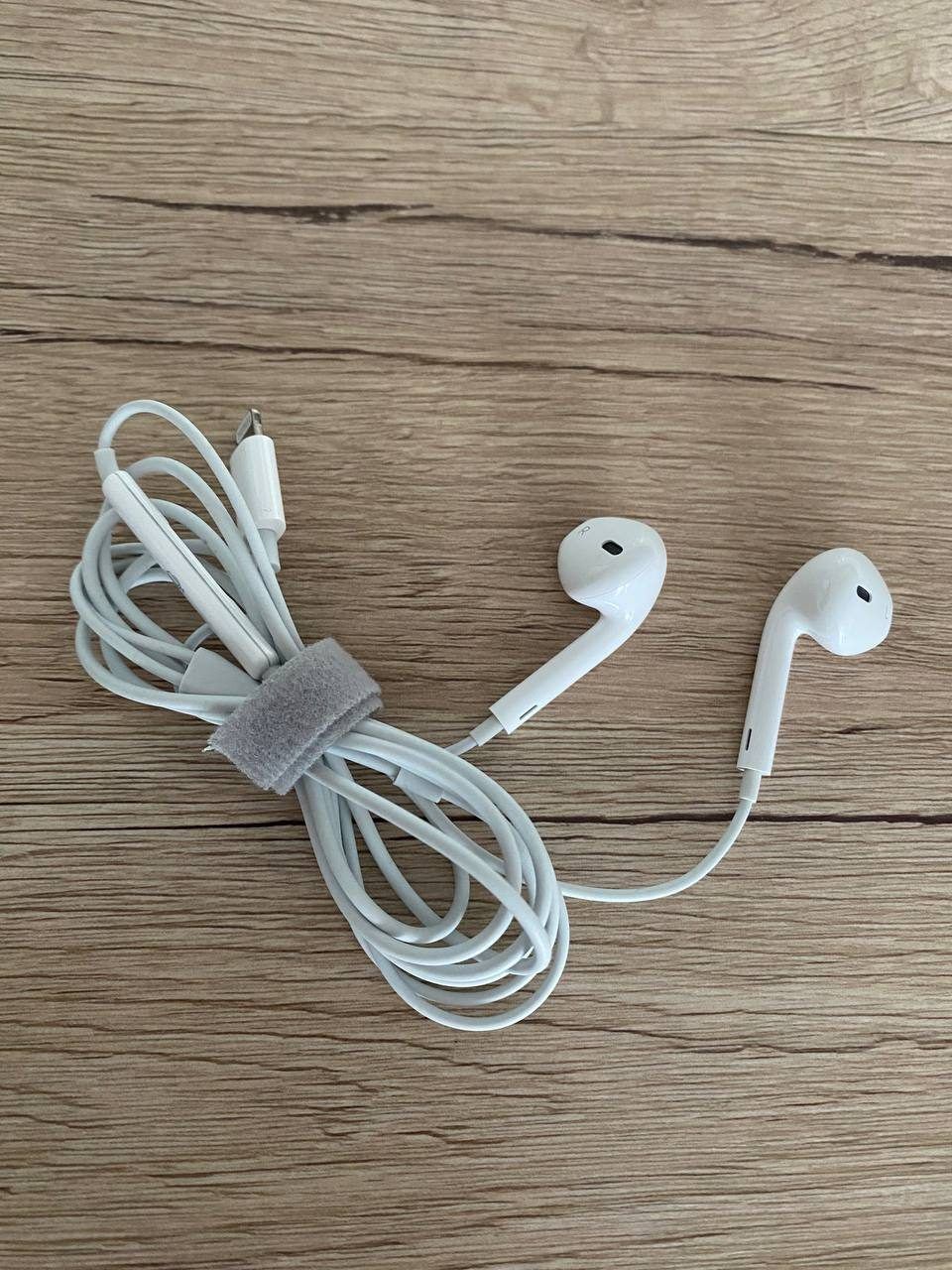 Наушники Apple EarPods, Lightning