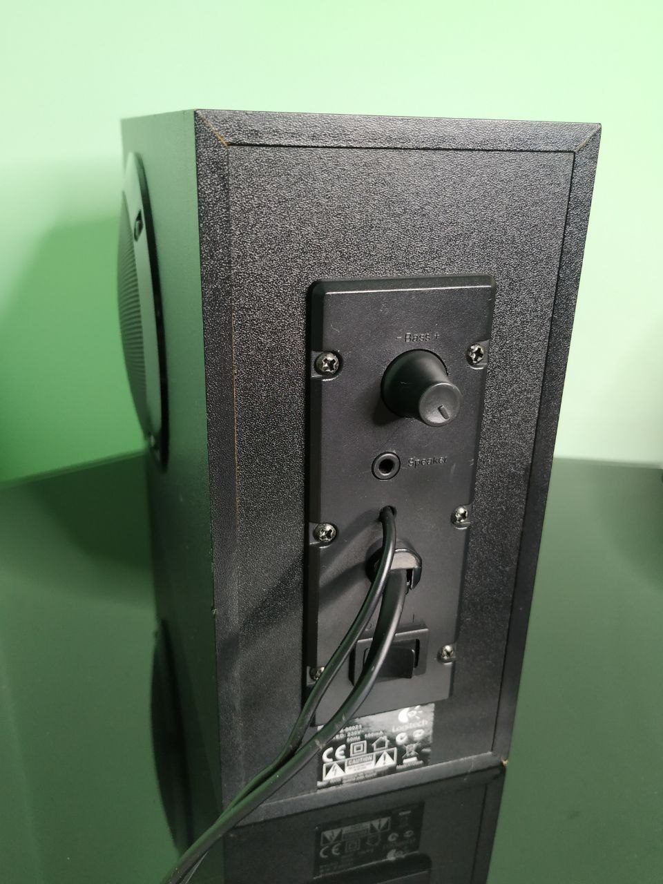 Акустика Logitech S-220, формата 2.1
