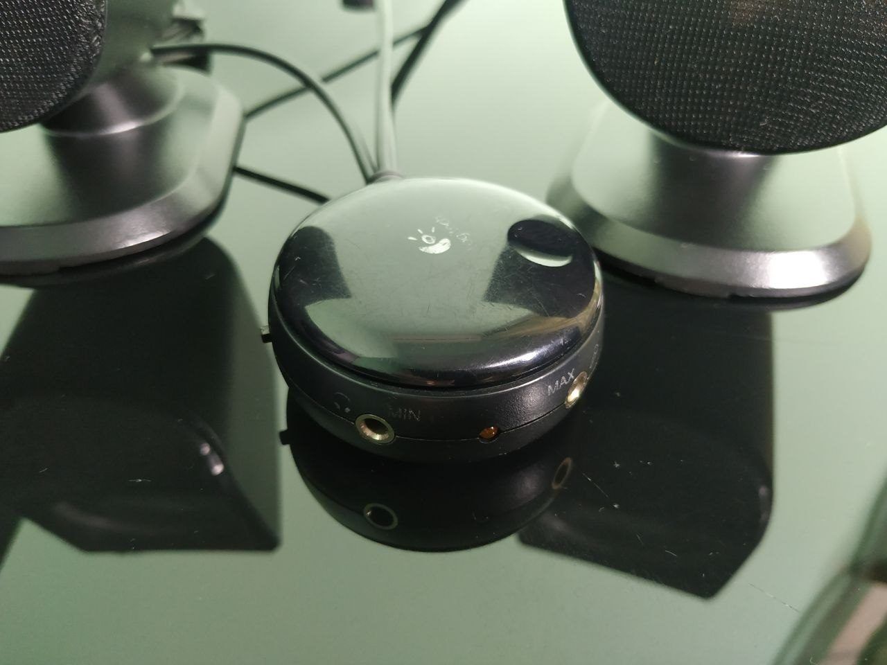 Акустика Logitech S-220, формата 2.1