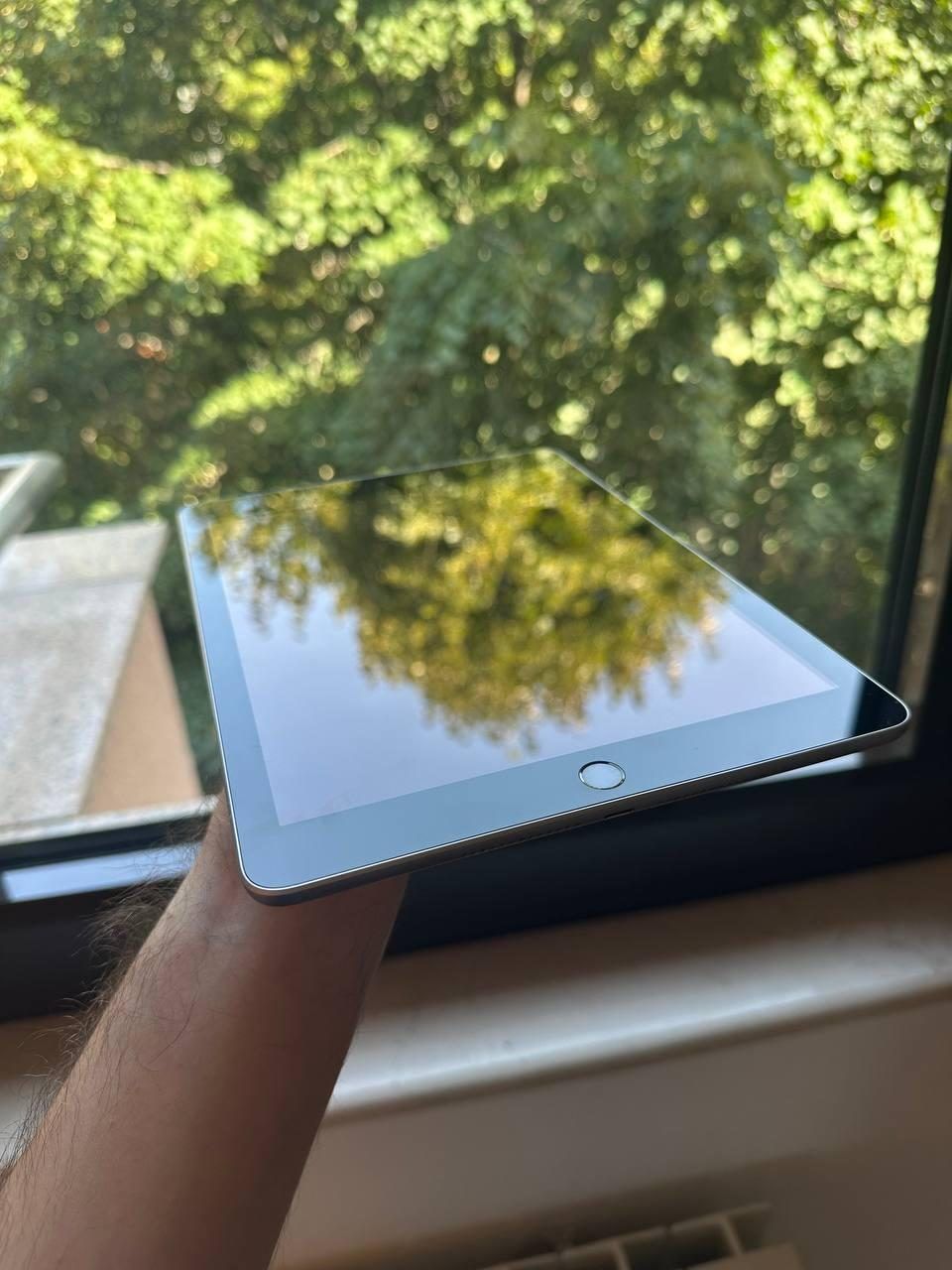 Планшет Apple iPad 6